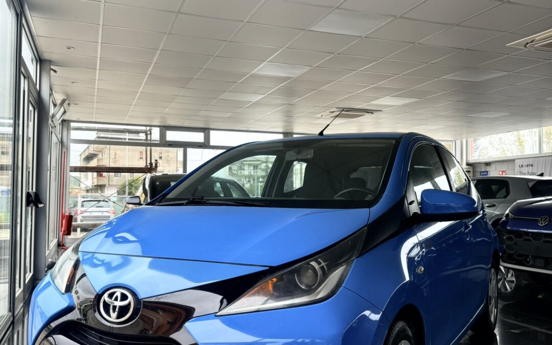 Toyota Aygo 1.0 VVT-i 69 CV 5 porte X-Play km 98348 (anno 2017) 7.500€