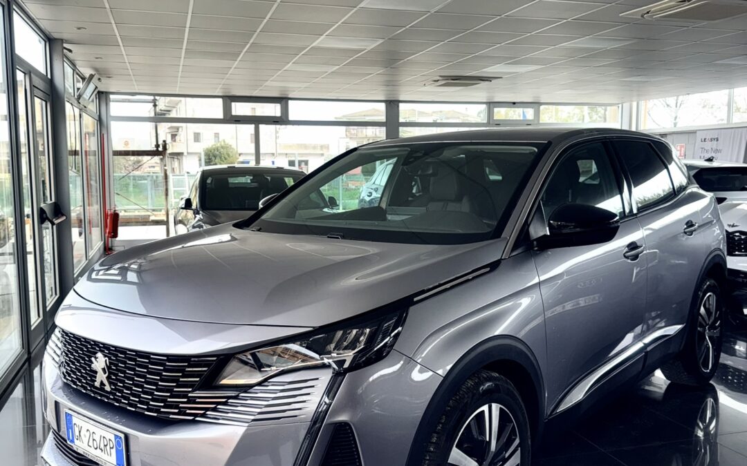 Peugeot 3008 1.5 Bluehdi Allure Pack s km 111993 (anno 2022) 20700€